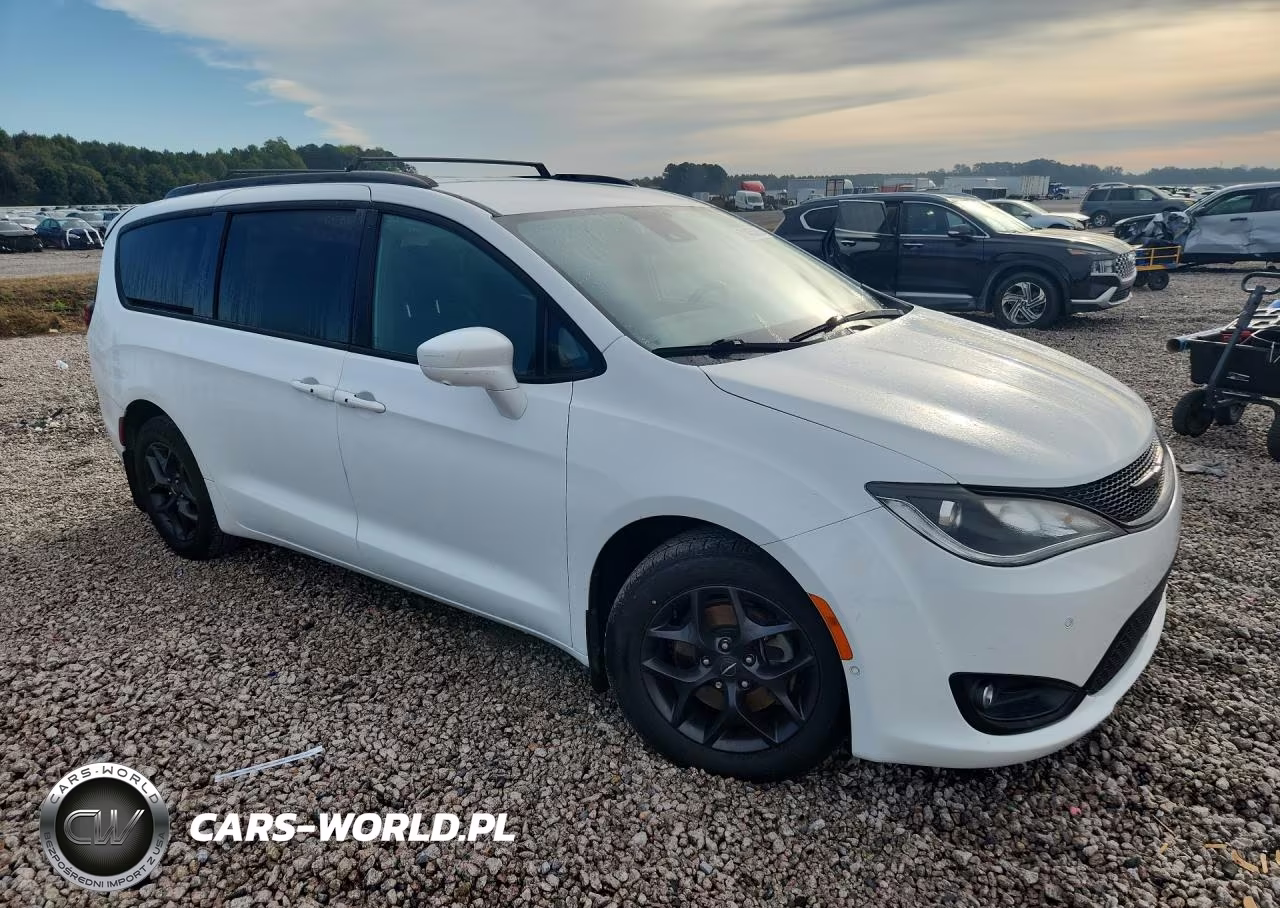 2020 Chrysler Pacifica Touring L Plus VIN:2C4RC1EG9LR102031 - 4
