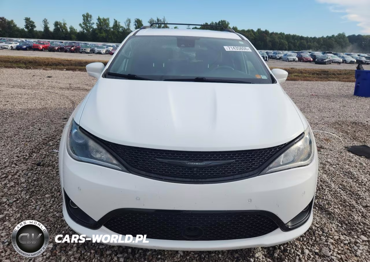 2020 Chrysler Pacifica Touring L Plus VIN:2C4RC1EG9LR102031 - 5