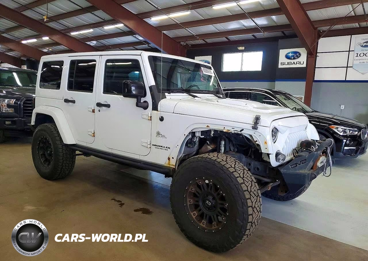 2015 Jeep Wrangler Unlimited Sahara VIN:1C4BJWEG4FL736963 - 4