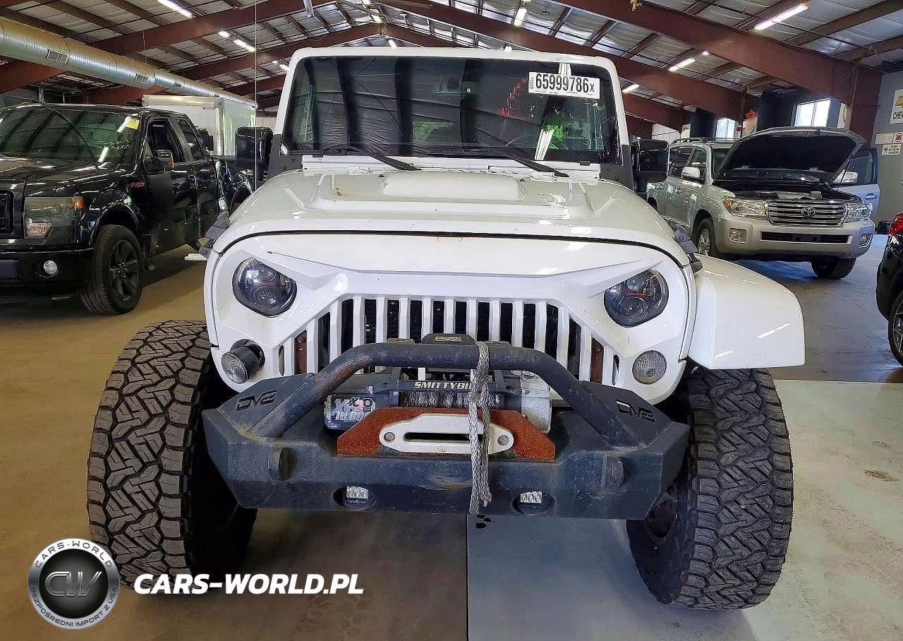 2015 Jeep Wrangler Unlimited Sahara VIN:1C4BJWEG4FL736963 - 5