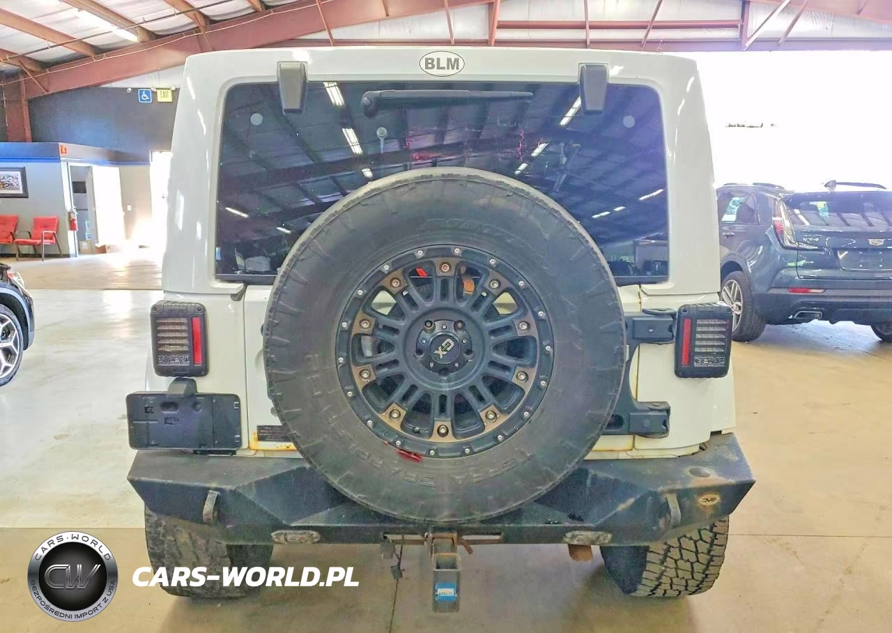 2015 Jeep Wrangler Unlimited Sahara VIN:1C4BJWEG4FL736963 - 6