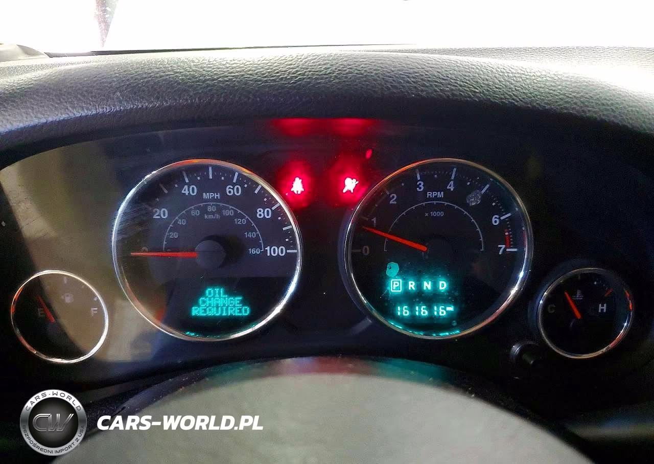 2015 Jeep Wrangler Unlimited Sahara VIN:1C4BJWEG4FL736963 - 9