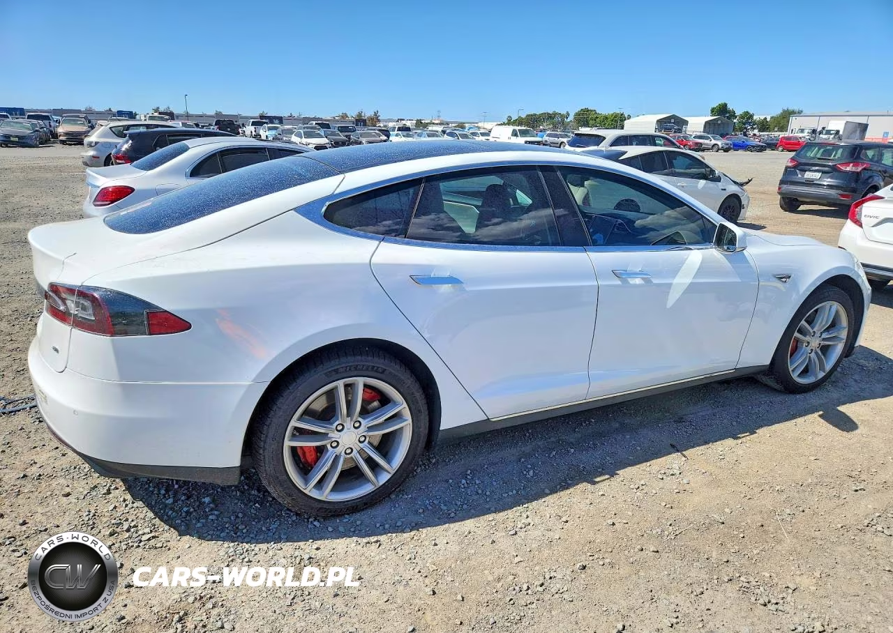 2014 Tesla Model S VIN:5YJSA1S11EFP47911 - 3