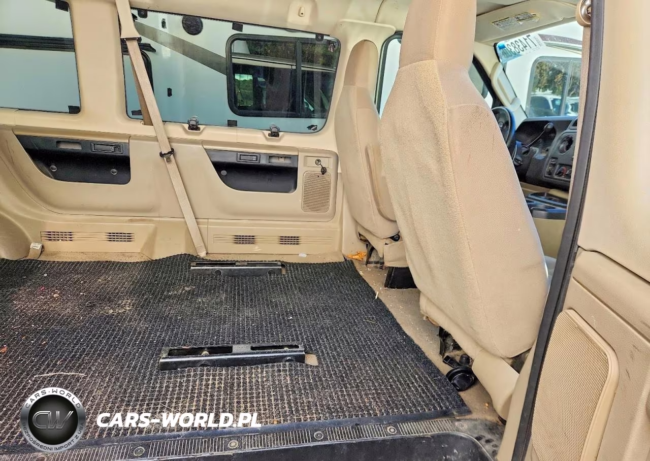 2010 Ford Econoline E350 Super Duty Wagon VIN:1FBNE3BL5ADA58037 - 10