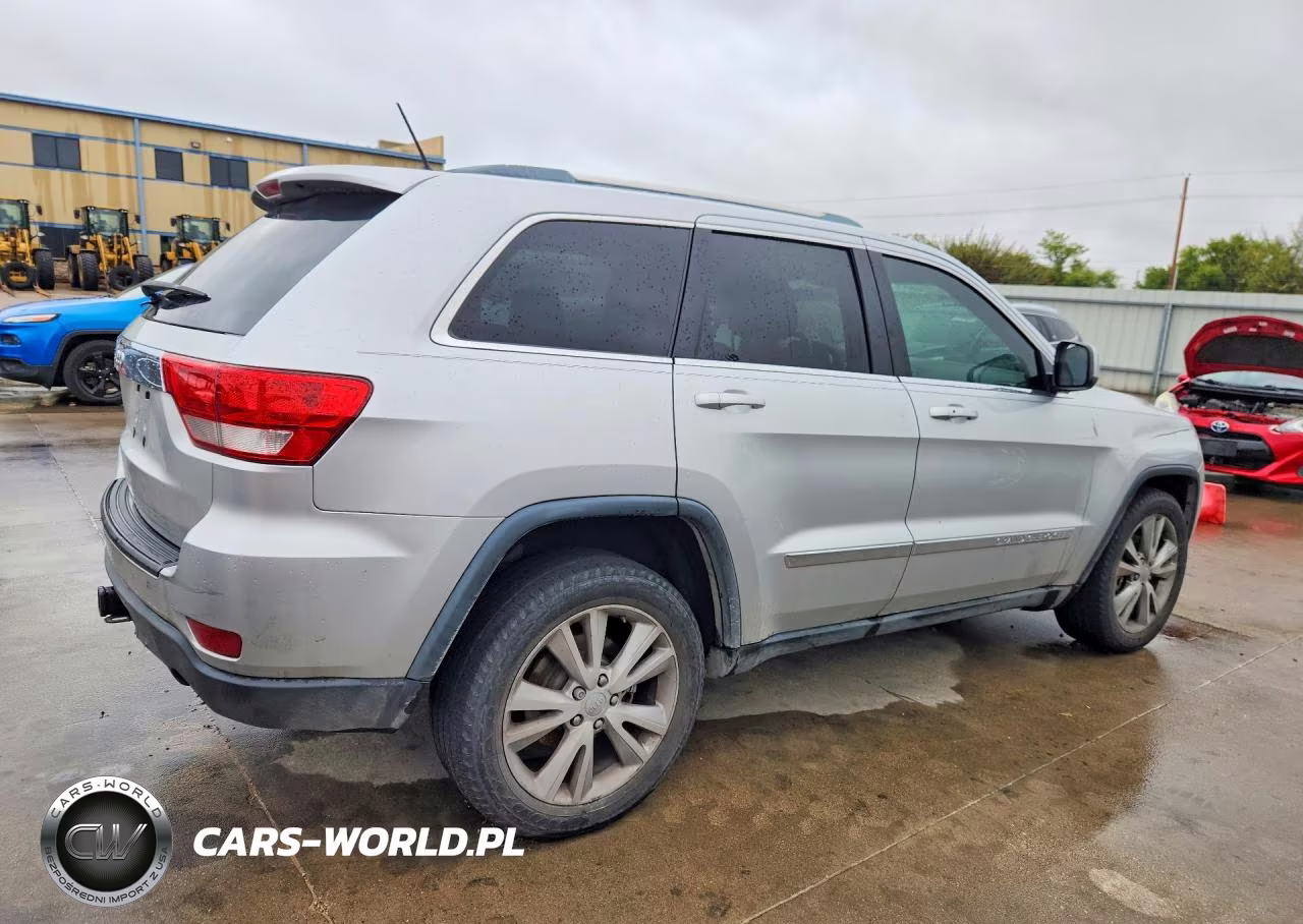 2012 Jeep Grand Cherokee Laredo VIN:1C4RJEAG6CC307317 - 3