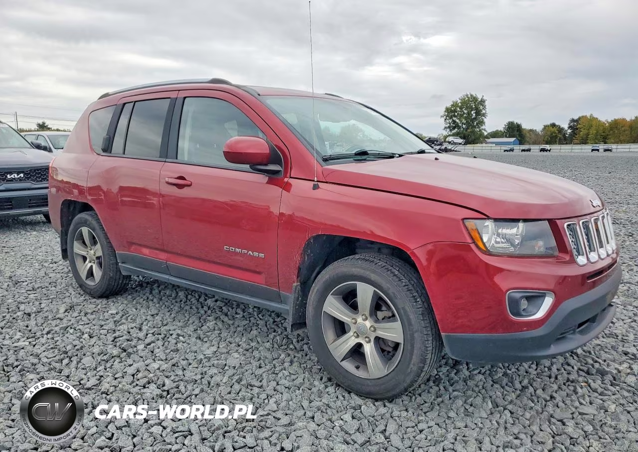 2016 Jeep Compass Latitude VIN:1C4NJDEB3GD731075 - 4