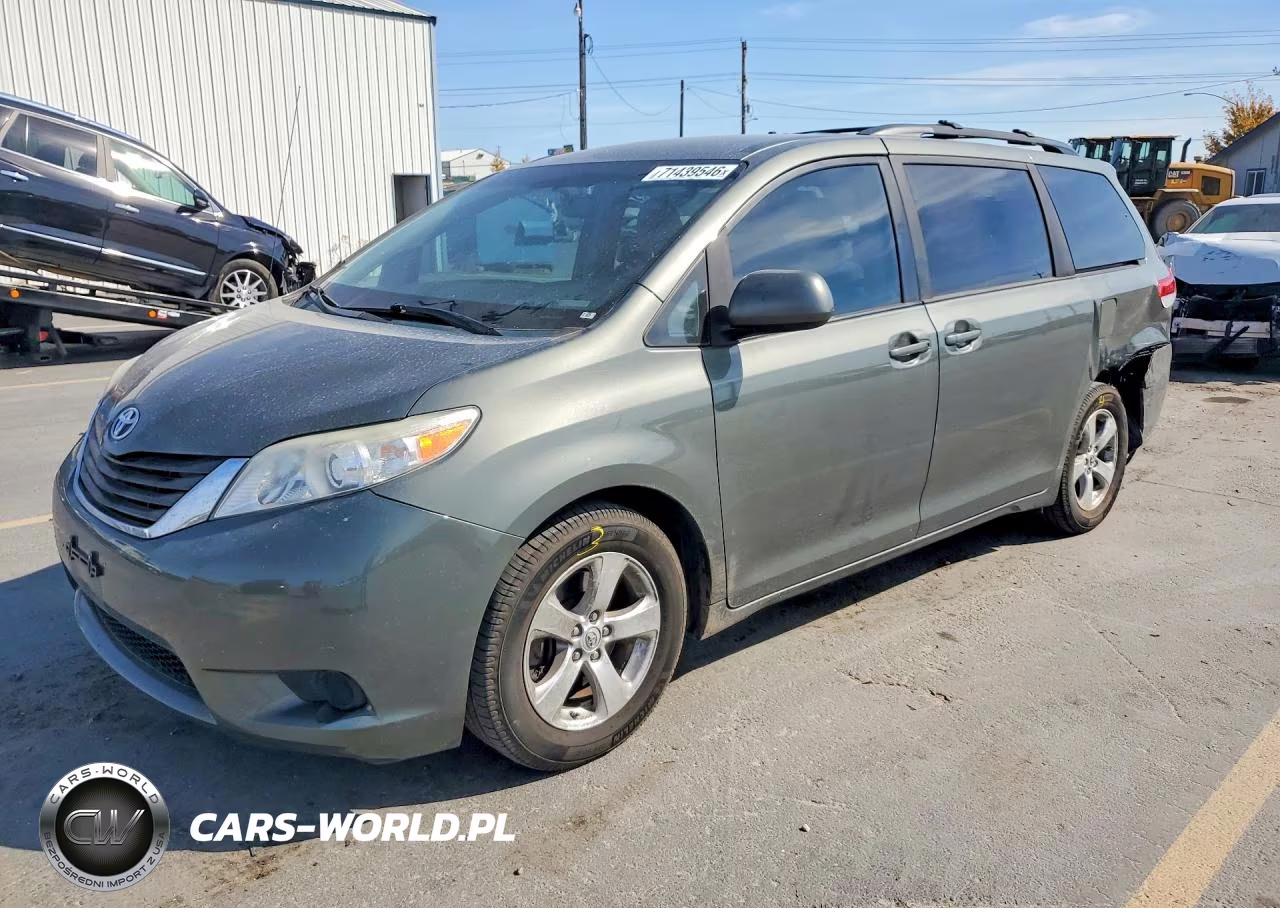 2013 Toyota Sienna Le – zdjęcie 1 z 13