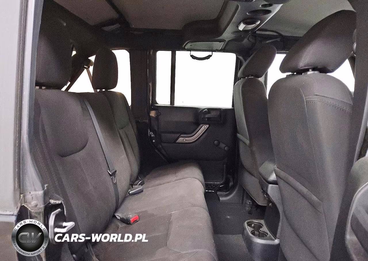 2015 Jeep Wrangler Unlimited Sport VIN:1C4BJWDG0FL524210 - 10