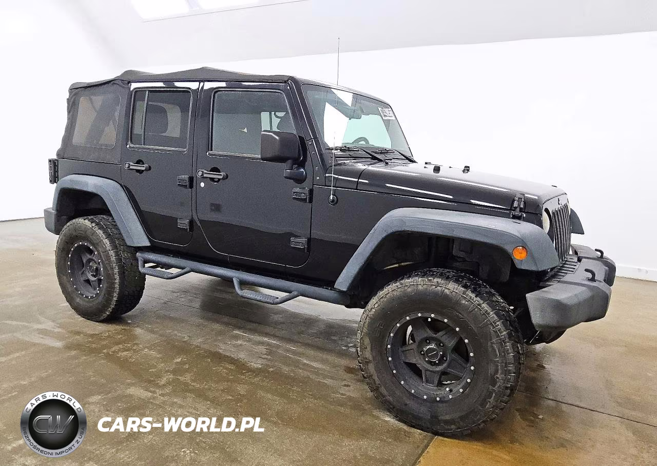 2015 Jeep Wrangler Unlimited Sport VIN:1C4BJWDG0FL524210 - 4
