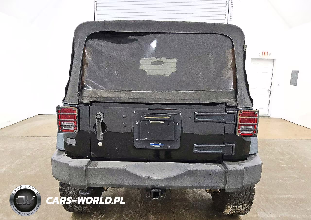 2015 Jeep Wrangler Unlimited Sport VIN:1C4BJWDG0FL524210 - 6