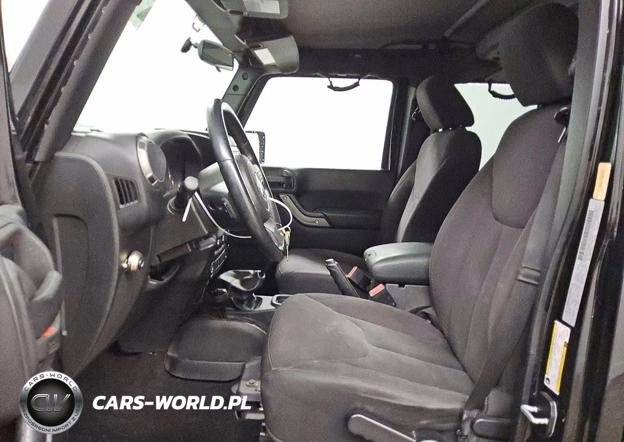 2015 Jeep Wrangler Unlimited Sport VIN:1C4BJWDG0FL524210 - 7