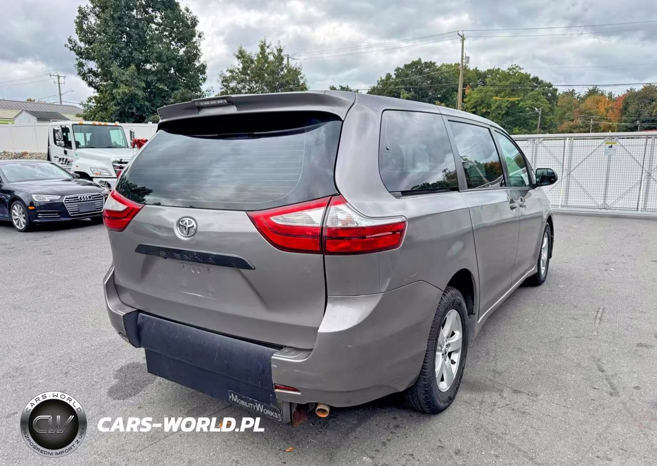 2018 Toyota Sienna L VIN:5TDZZ3DC8JS908598 - 3