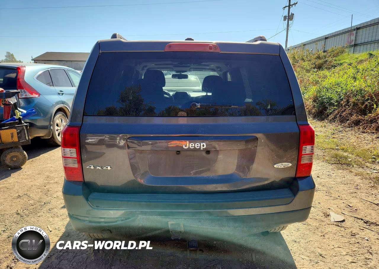 2015 Jeep Patriot Latitude VIN:1C4NJRFB9FD417702 - 6