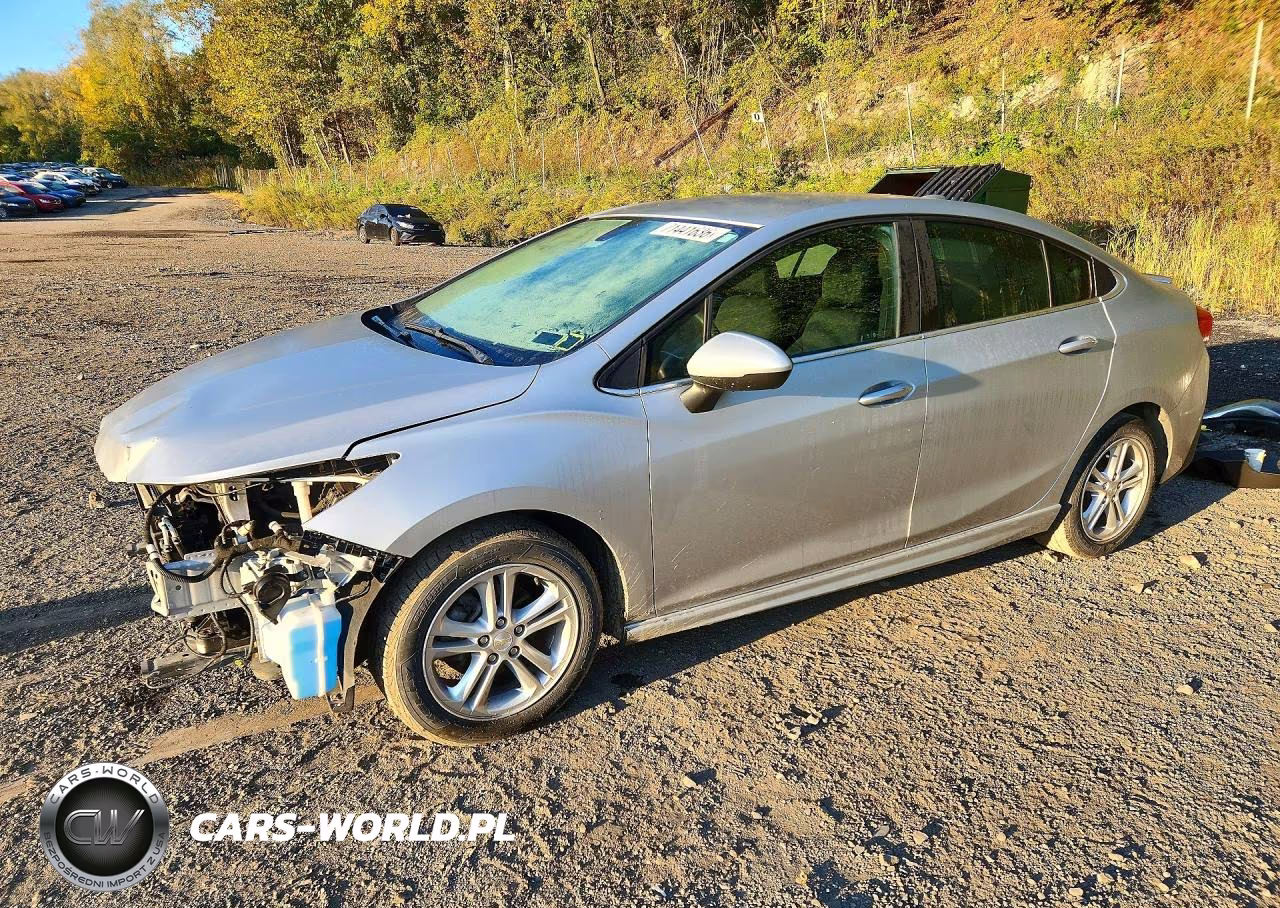 2018 Chevrolet Cruze Lt VIN:1G1BE5SM5J7125519 - 1