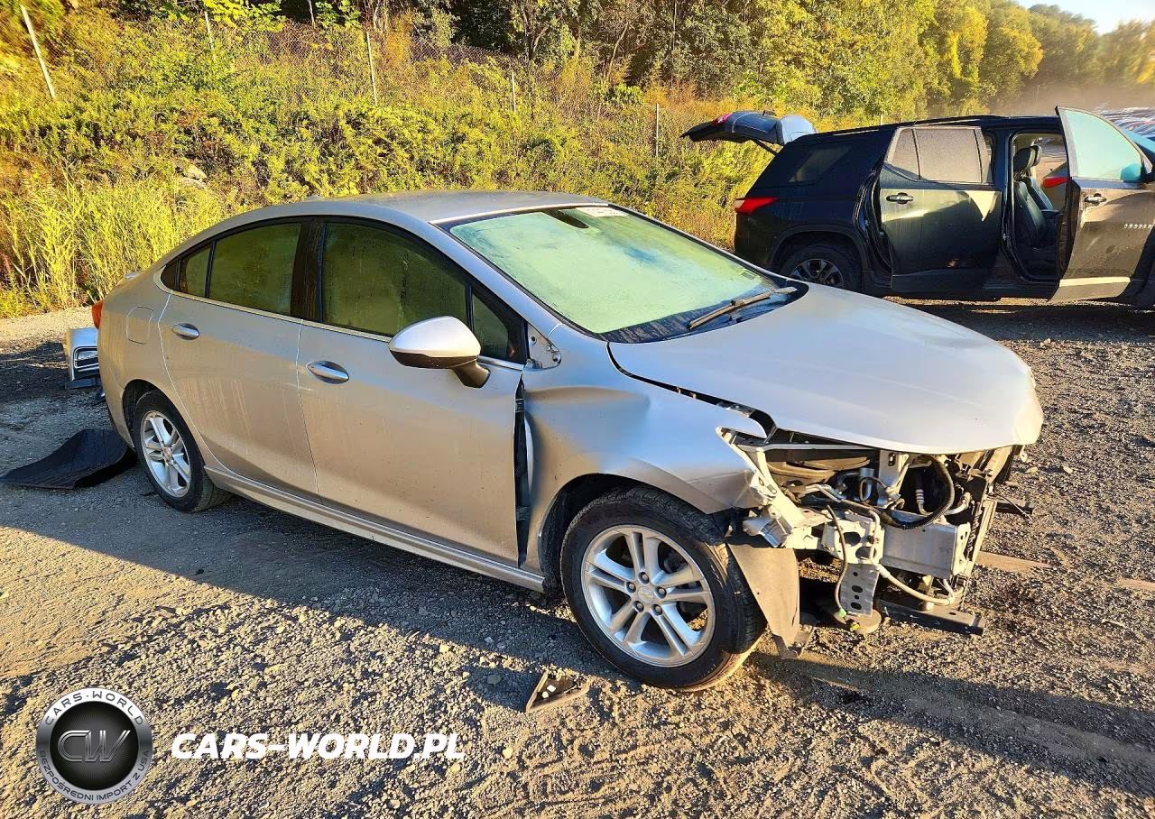 2018 Chevrolet Cruze Lt VIN:1G1BE5SM5J7125519 - 4
