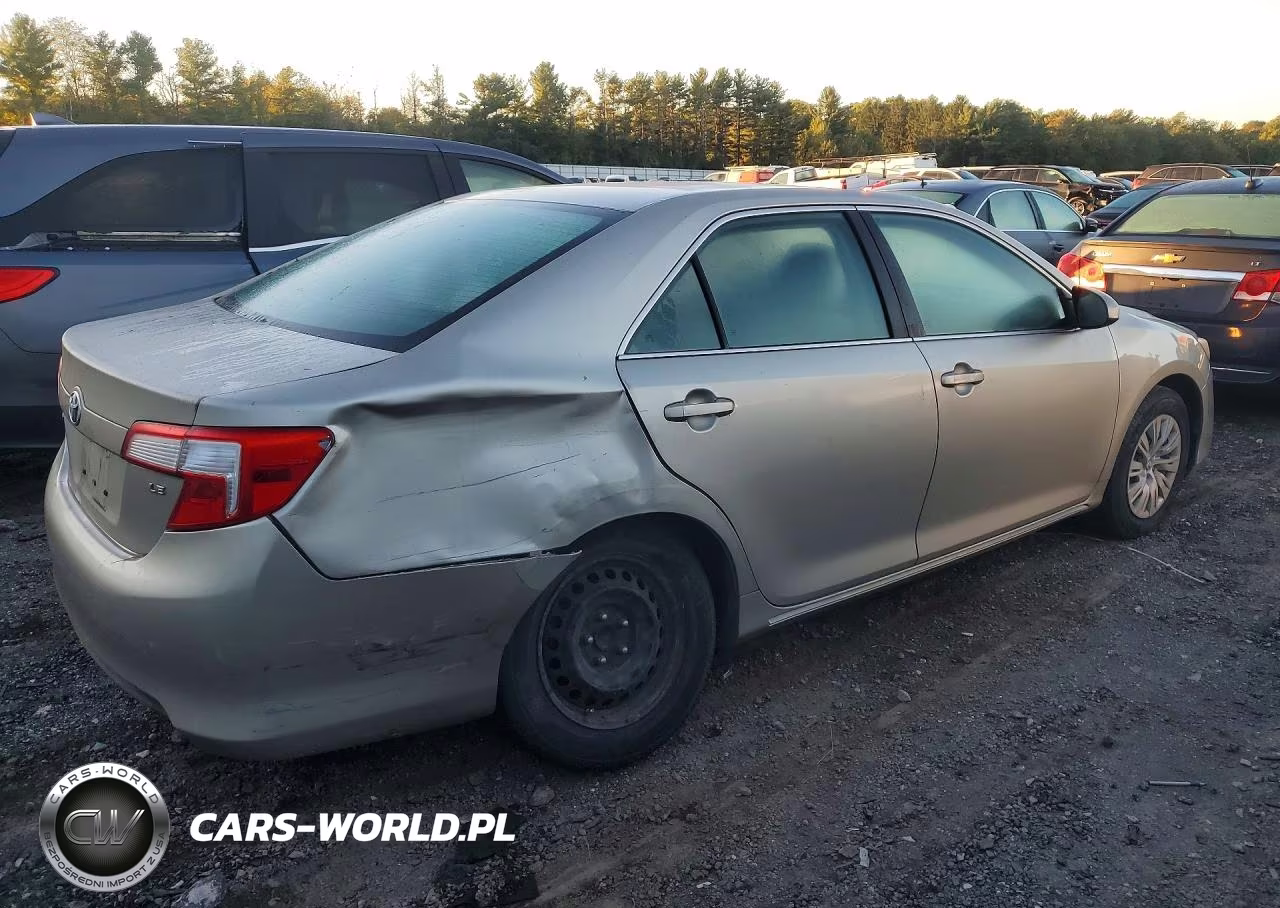 2014 Toyota Camry Le VIN:4T4BF1FK1ER393174 - 3