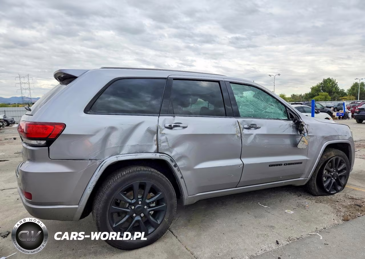 2018 Jeep Grand Cherokee Laredo VIN:1C4RJFAG0JC203571 - 3