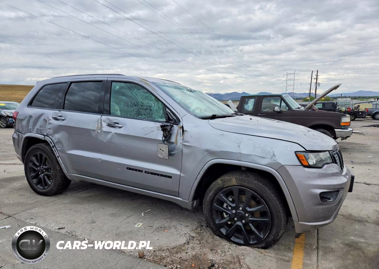 2018 Jeep Grand Cherokee Laredo VIN:1C4RJFAG0JC203571 - 4