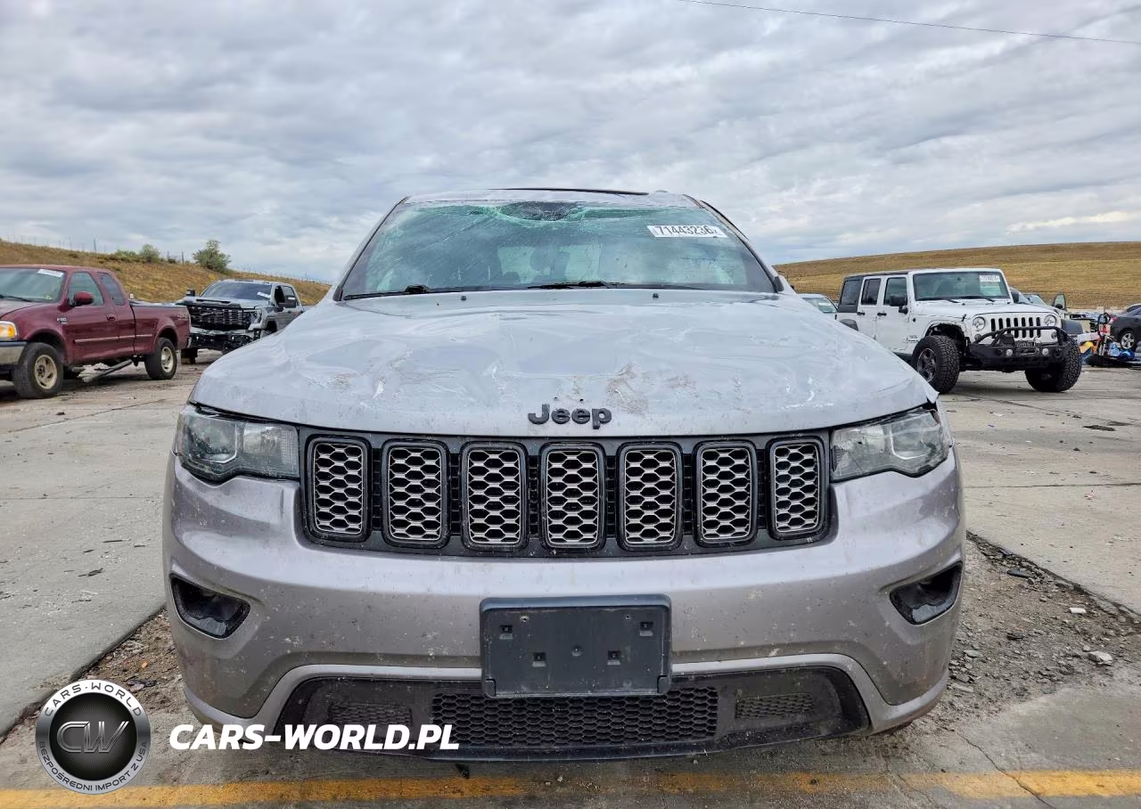 2018 Jeep Grand Cherokee Laredo VIN:1C4RJFAG0JC203571 - 5