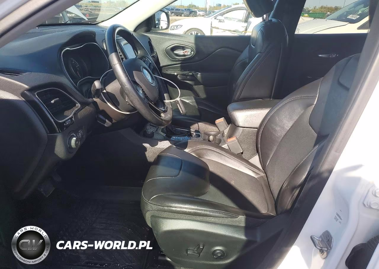 2019 Jeep Cherokee Latitude Plus VIN:1C4PJMLX0KD364636 - 7