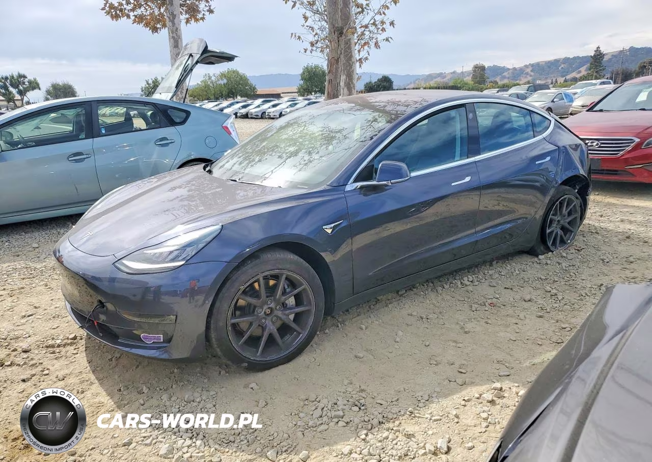 2018 Tesla Model 3 VIN:5YJ3E1EB5JF093194 - 1