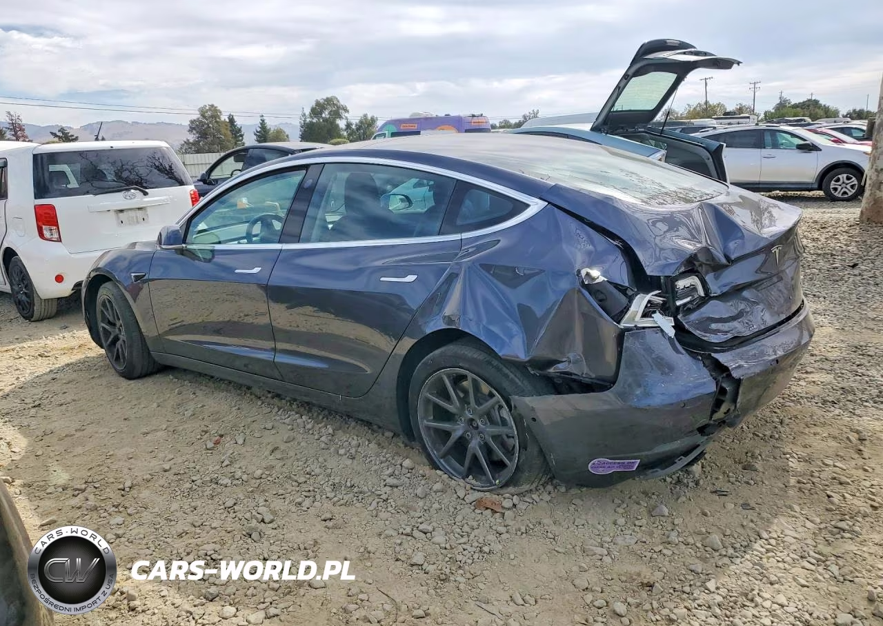 2018 Tesla Model 3 VIN:5YJ3E1EB5JF093194 - 2
