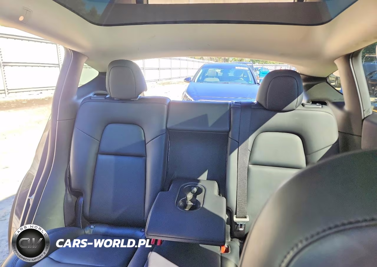 2022 Tesla Model Y VIN:7SAYGDEF5NF505465 - 10