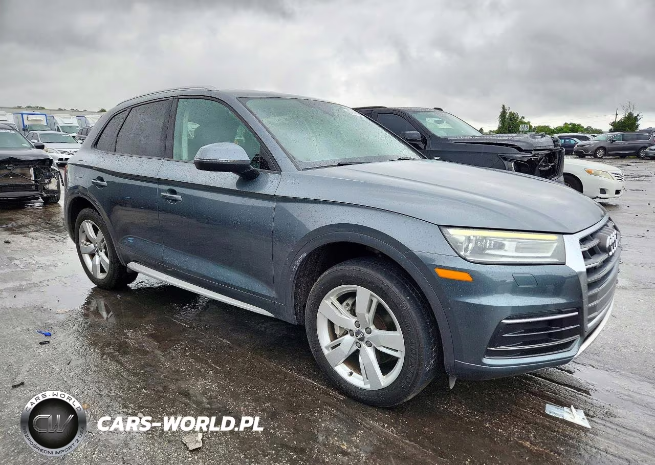 2018 Audi Q5 Premium VIN:WA1ANAFY9J2013788 - 4