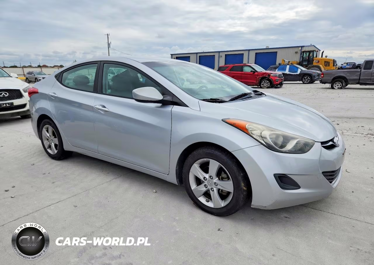 2013 Hyundai Elantra Gls VIN:5NPDH4AE3DH355460 - 4