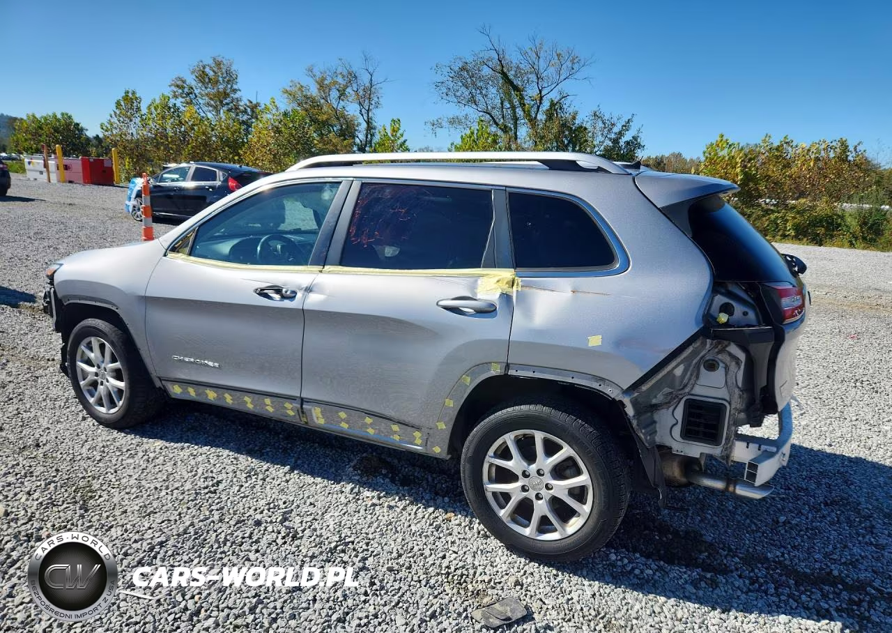 2015 Jeep Cherokee Latitude VIN:1C4PJLCB3FW658542 - 2