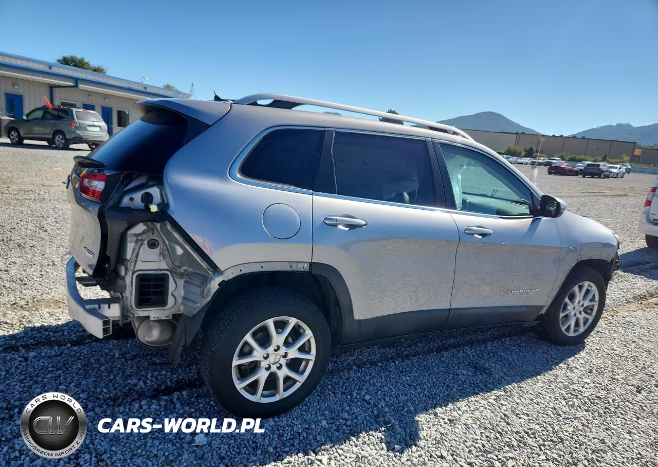 2015 Jeep Cherokee Latitude VIN:1C4PJLCB3FW658542 - 3