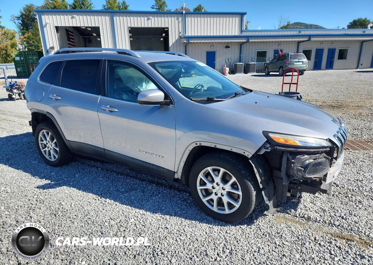 2015 Jeep Cherokee Latitude VIN:1C4PJLCB3FW658542 - 4