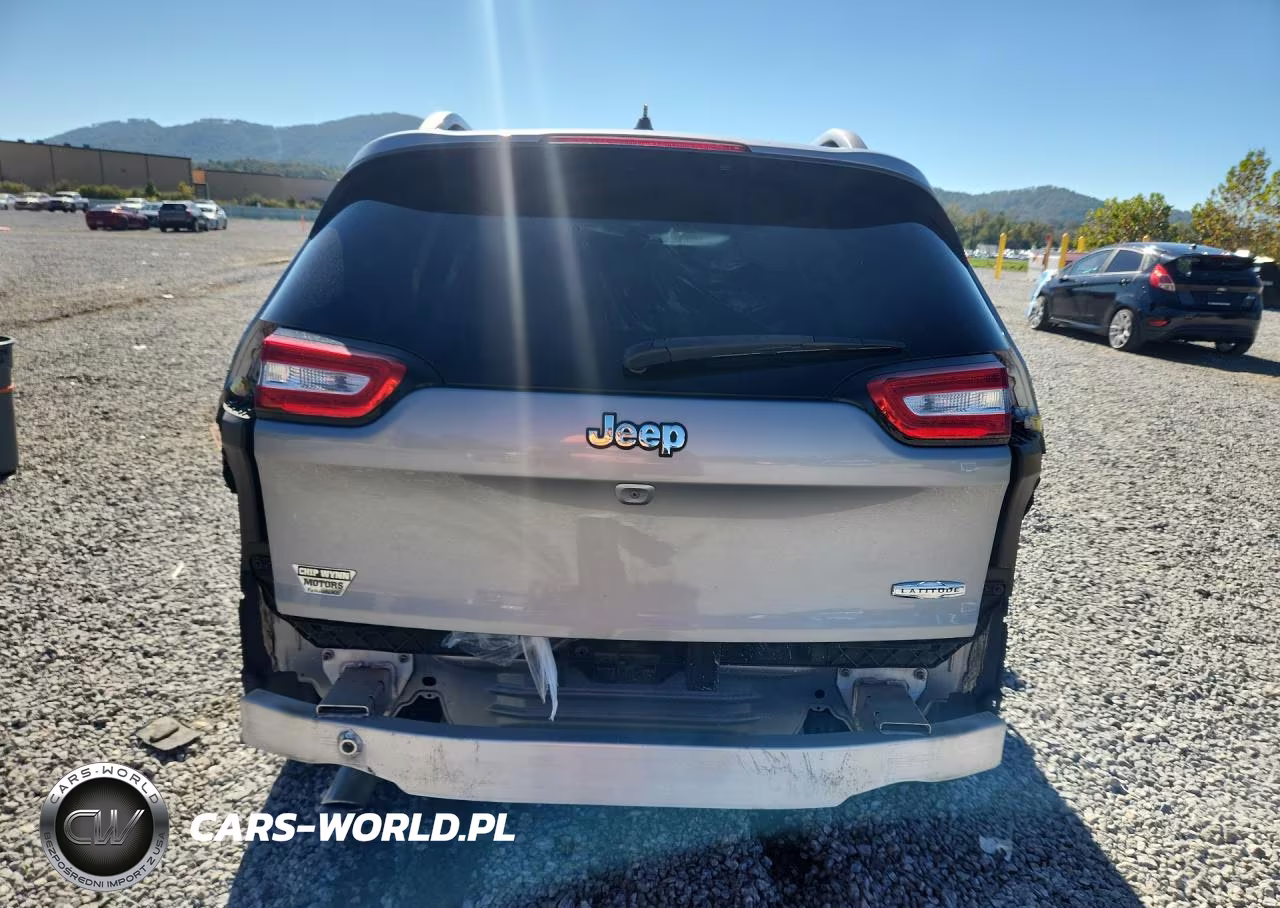 2015 Jeep Cherokee Latitude VIN:1C4PJLCB3FW658542 - 6