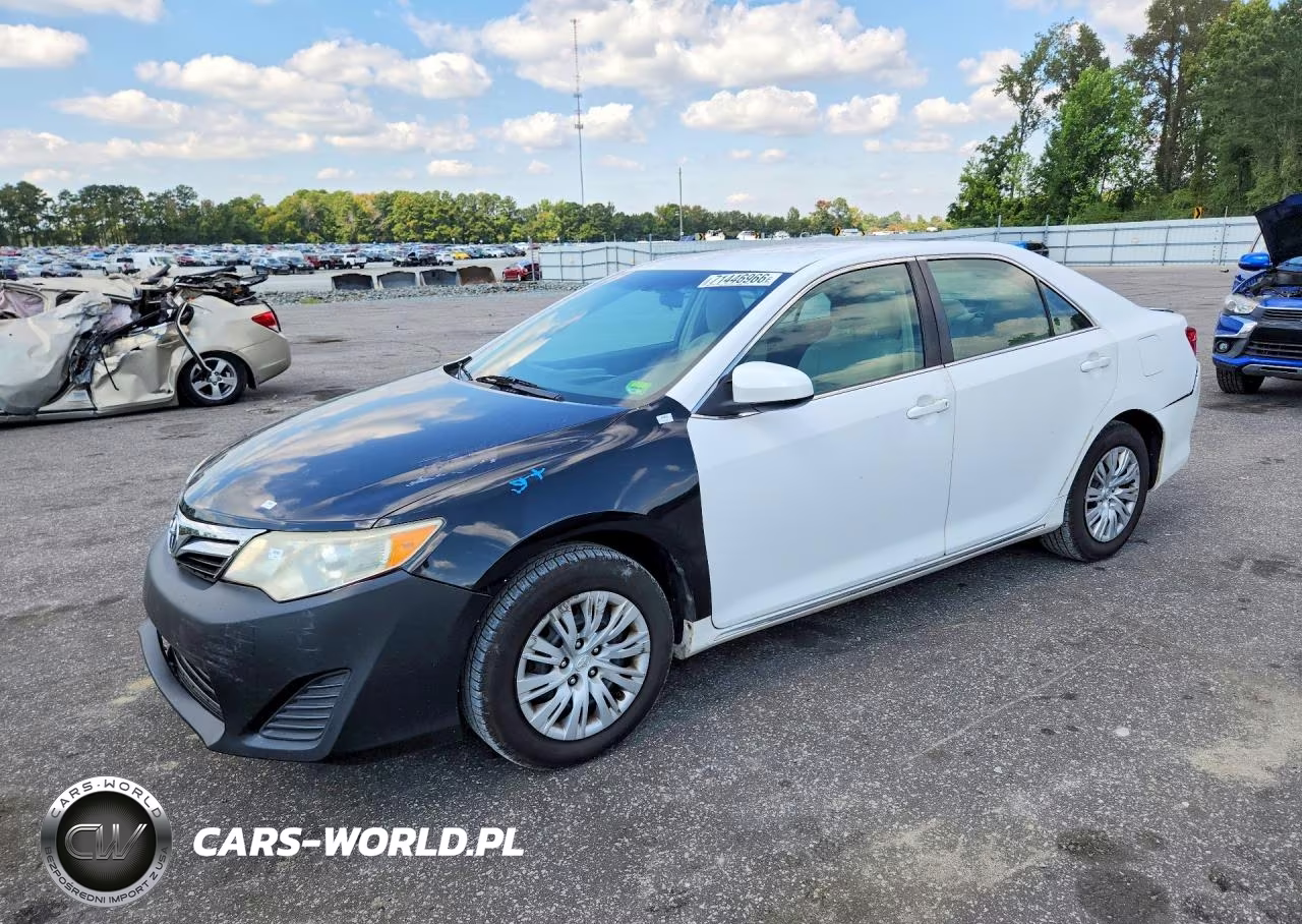 2013 Toyota Camry Le – zdjęcie 1 z 12