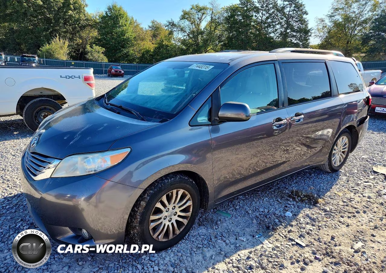 2016 Toyota Sienna Xle 8-Passenger – zdjęcie 1 z 13