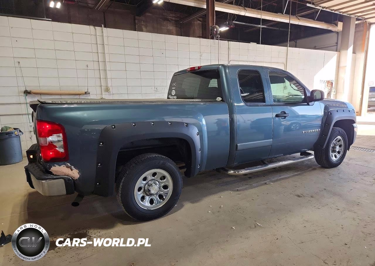 2008 Chevrolet Silverado C1500 VIN:2GCEC19C081260348 - 3