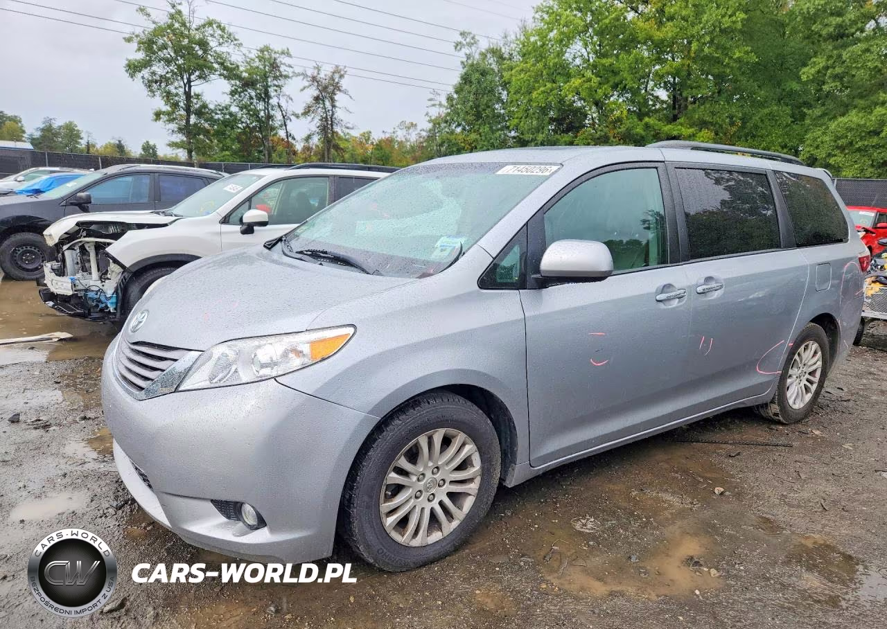 2016 Toyota Sienna Xle 8-Passenger