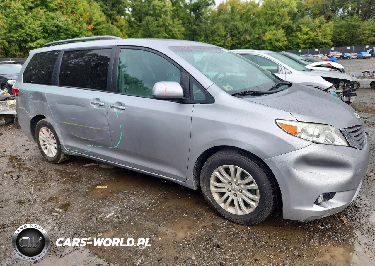 2016 Toyota Sienna Xle 8-Passenger VIN:5TDYK3DC0GS713460 - 4