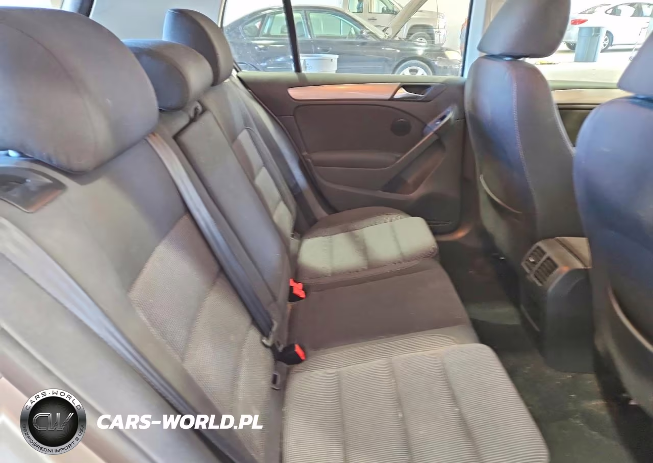 2013 Volkswagen Golf VIN:WVWDB7AJ3DW130241 - 10