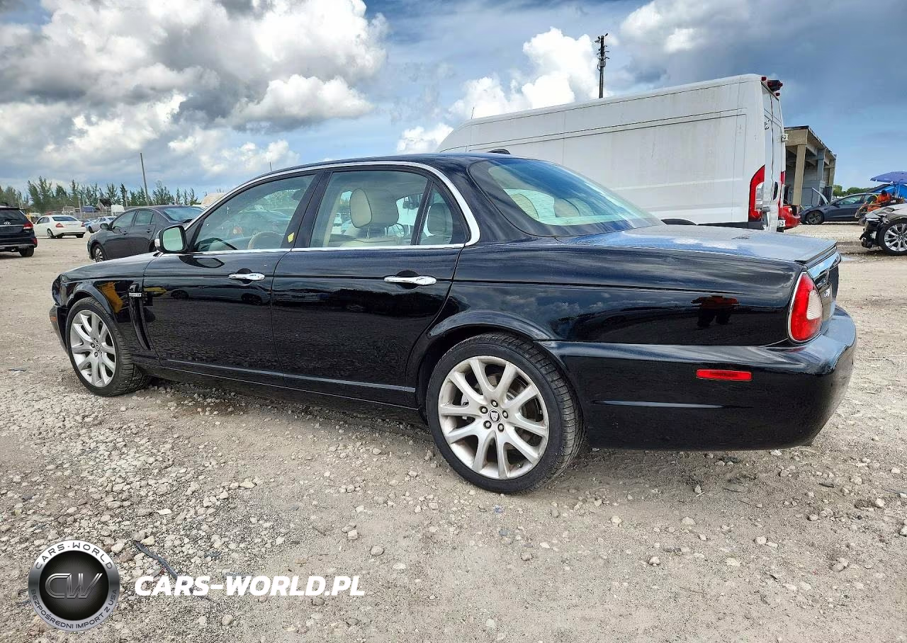 2008 Jaguar Xj8 VIN:SAJWA71BX8SH24458 - 2
