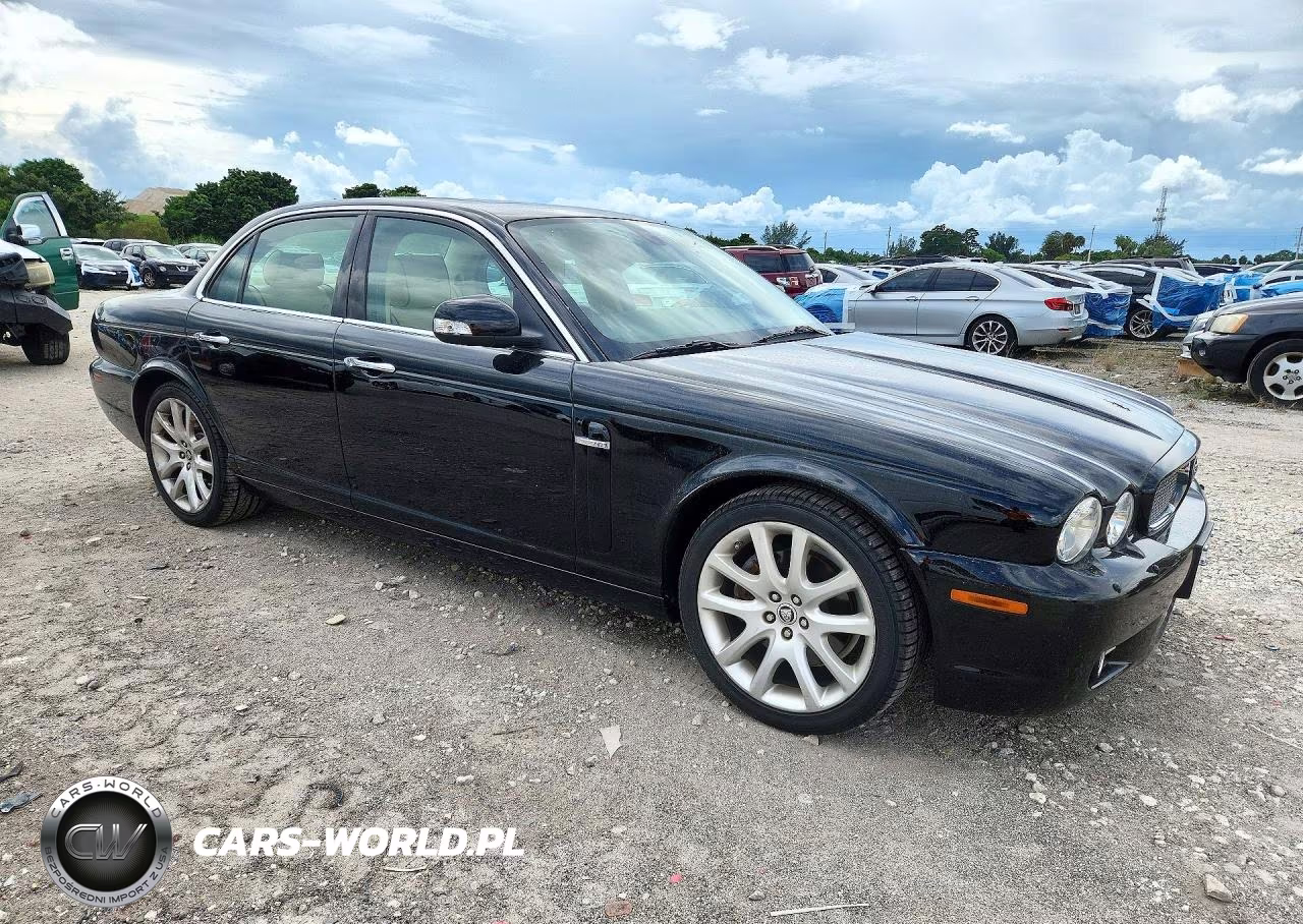 2008 Jaguar Xj8 VIN:SAJWA71BX8SH24458 - 4