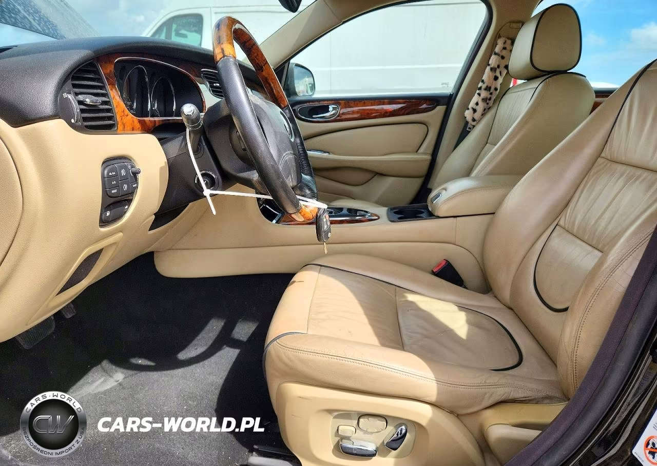 2008 Jaguar Xj8 VIN:SAJWA71BX8SH24458 - 7