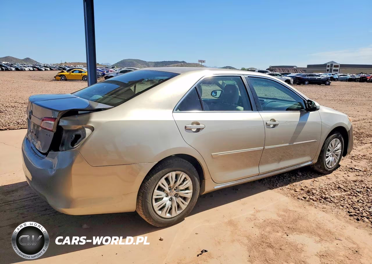 2014 Toyota Camry Le VIN:4T4BF1FKXER434997 - 3