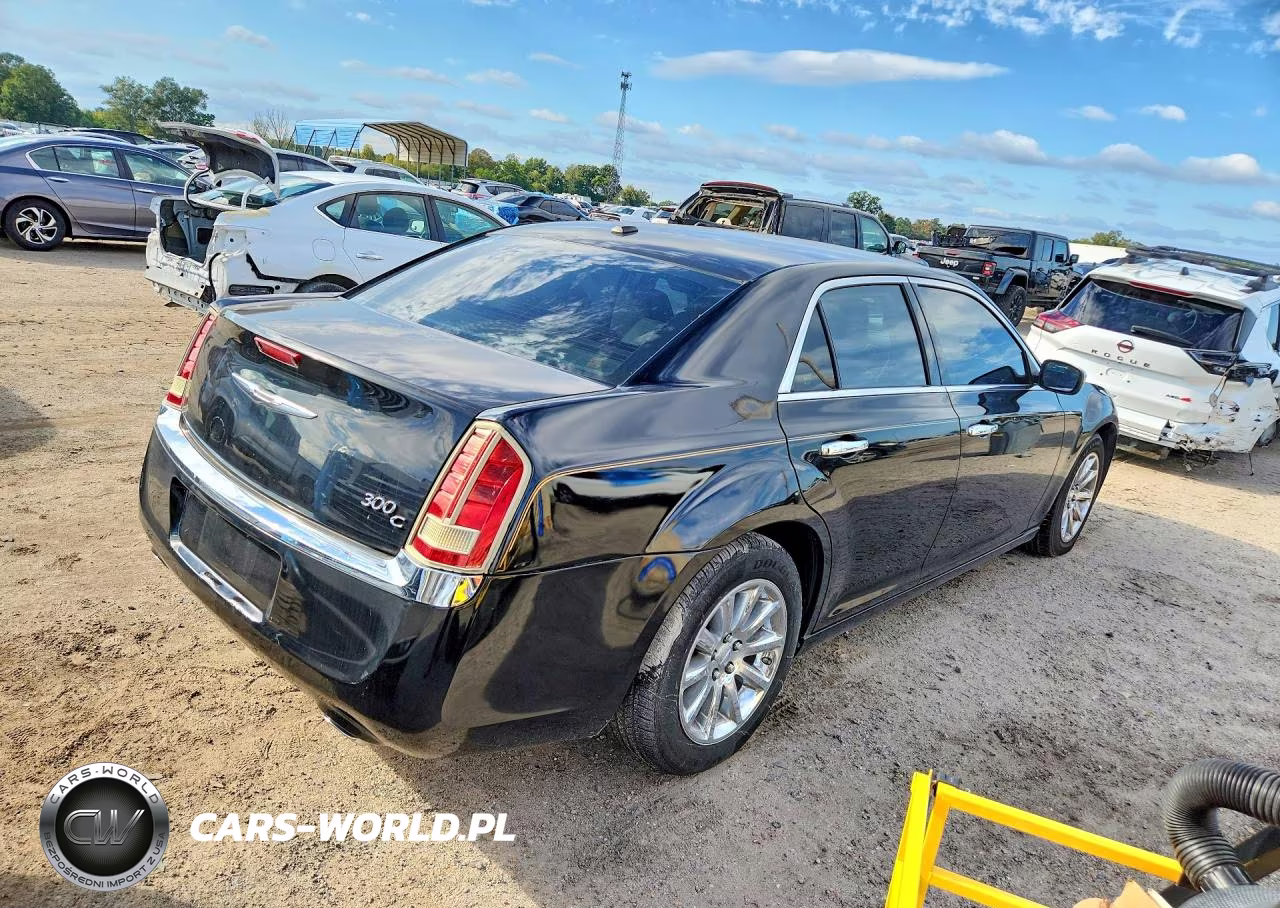 2013 Chrysler 300C VIN:2C3CCAET5DH585144 - 3