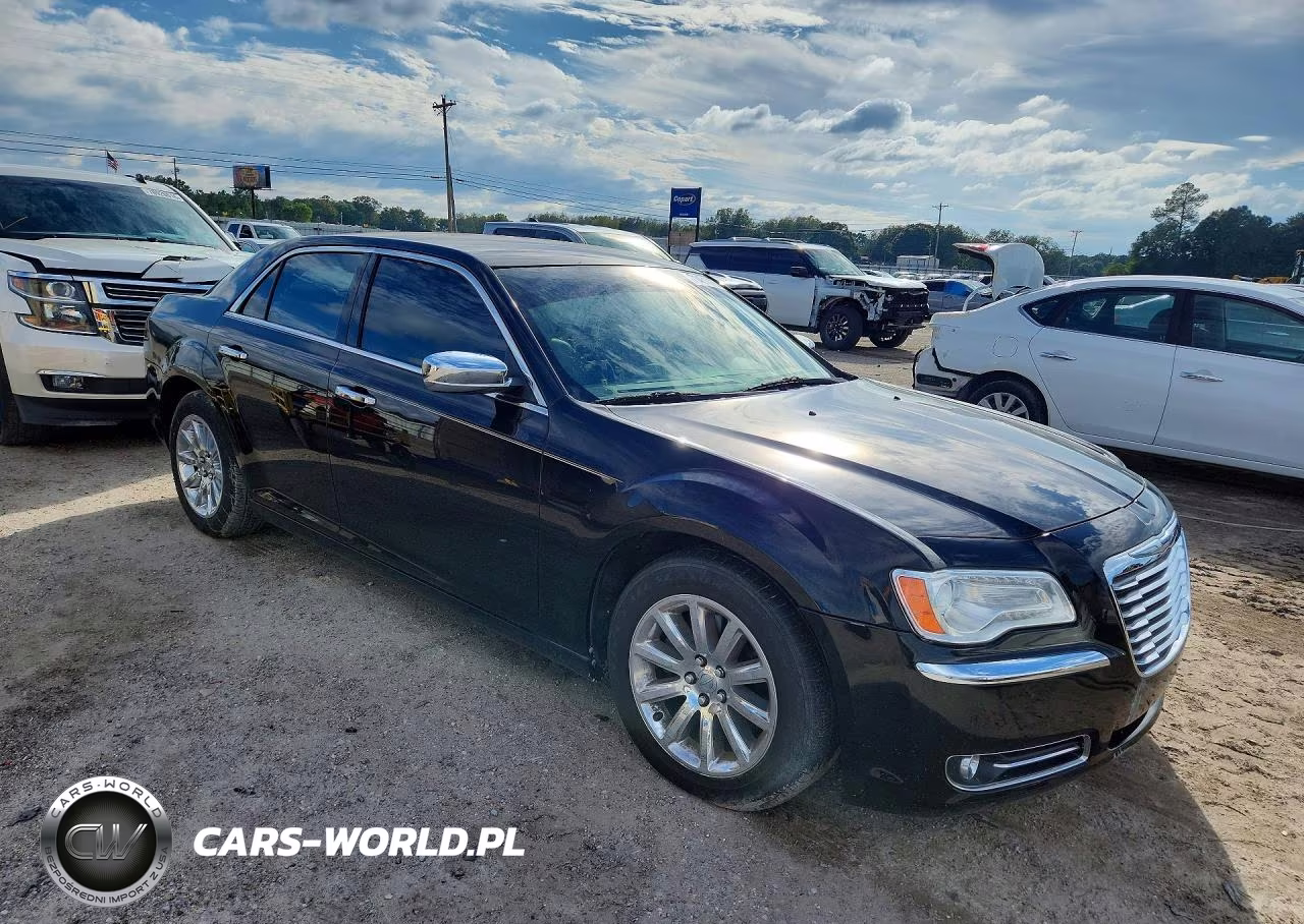 2013 Chrysler 300C VIN:2C3CCAET5DH585144 - 4