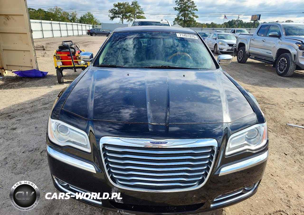 2013 Chrysler 300C VIN:2C3CCAET5DH585144 - 5
