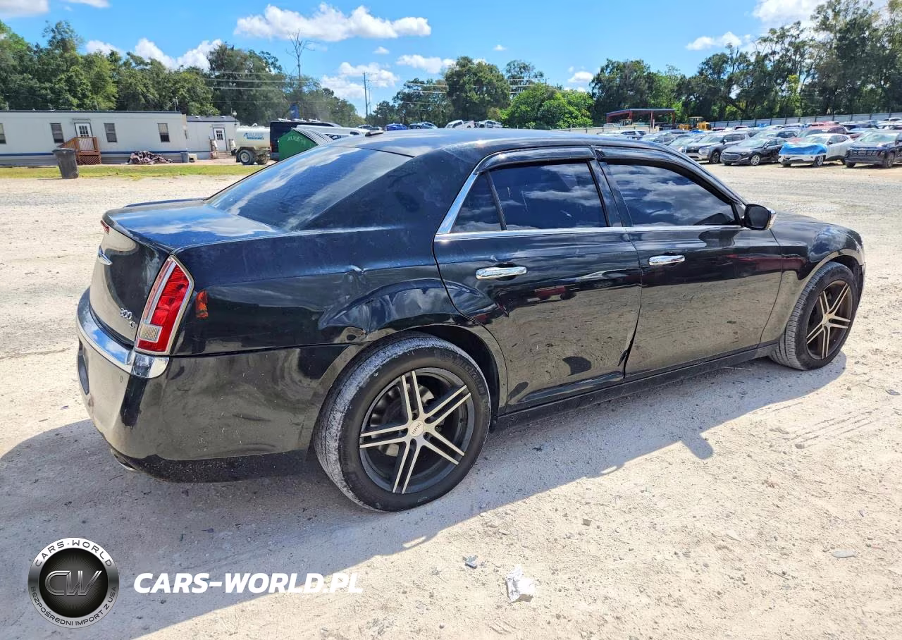 2013 Chrysler 300C VIN:2C3CCAKT4DH651607 - 3