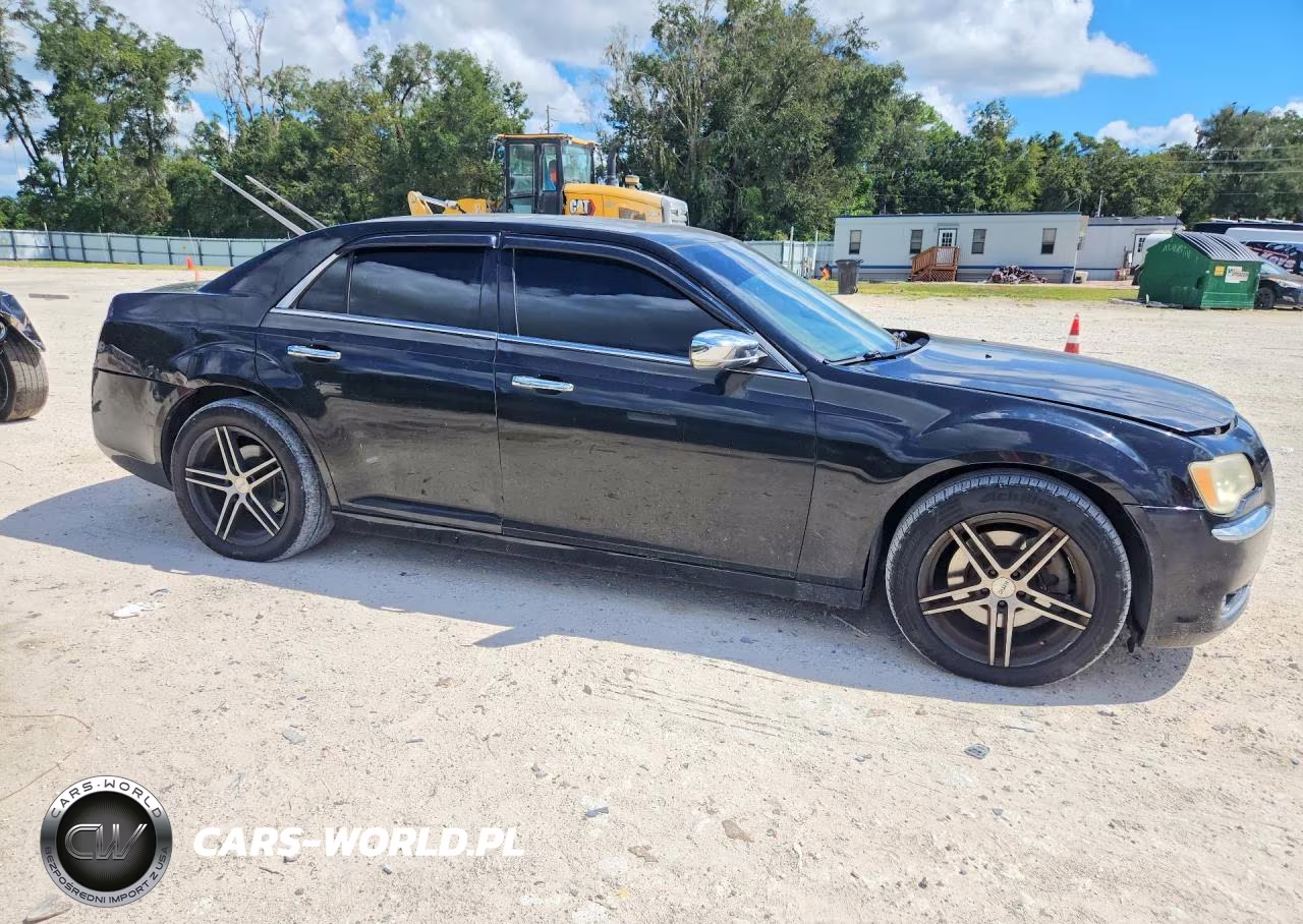 2013 Chrysler 300C VIN:2C3CCAKT4DH651607 - 4