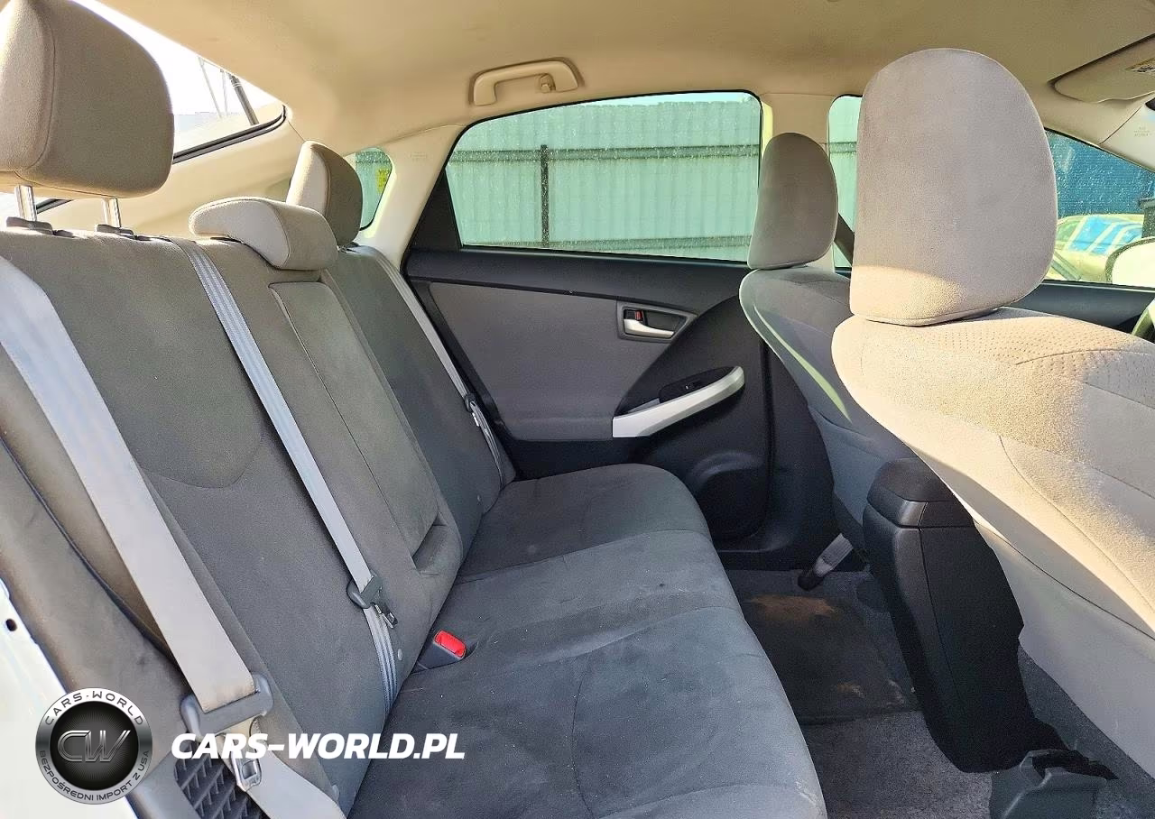 2015 Toyota Prius Two VIN:JTDKN3DU7F0472732 - 10
