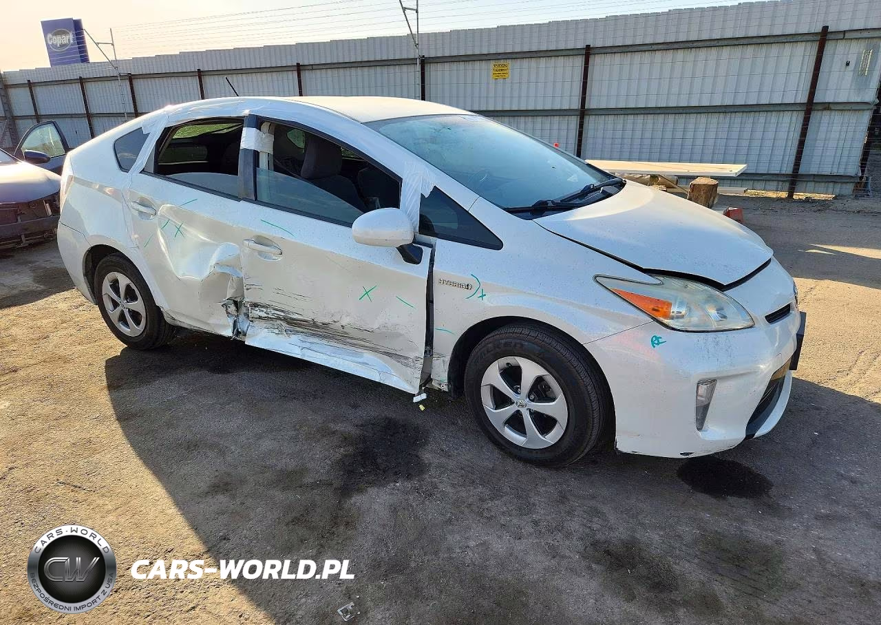 2015 Toyota Prius Two VIN:JTDKN3DU7F0472732 - 4